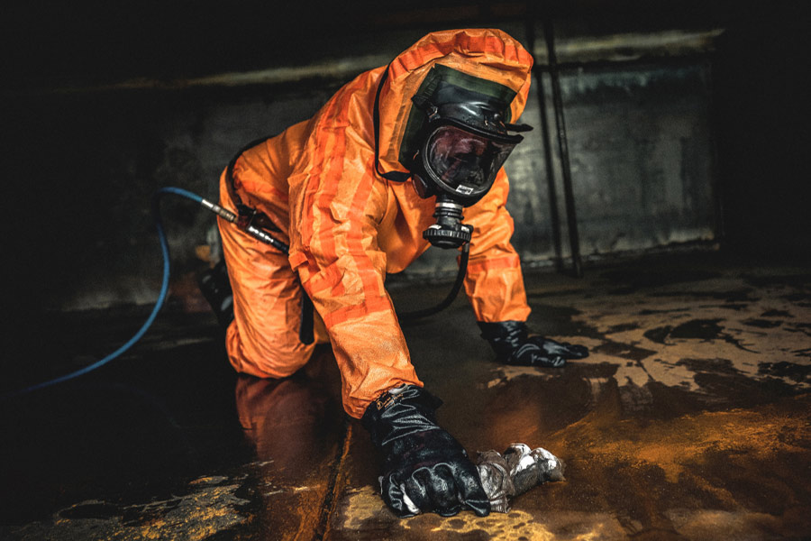 Ölschaden Notdienst, Mann im Heizöltank